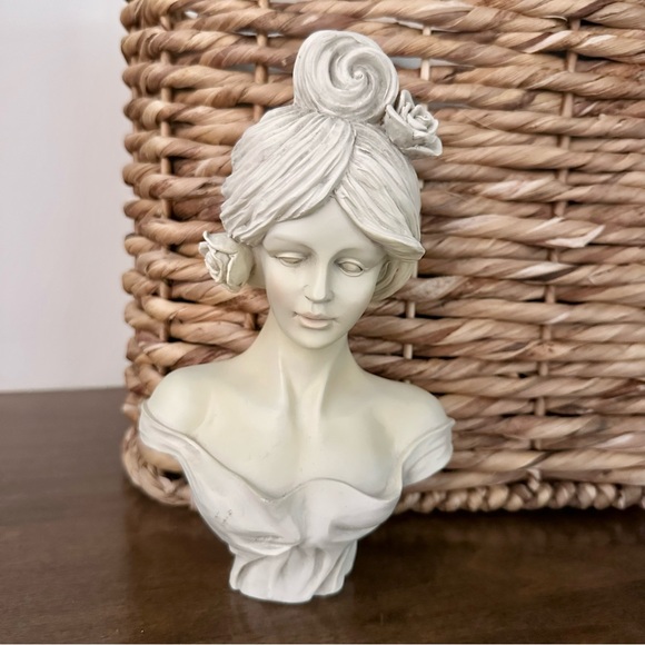 Vintage Lady/Woman Bust Sculpture Statue Figurine Resin Home Decor Art 9” - Picture 3 of 16